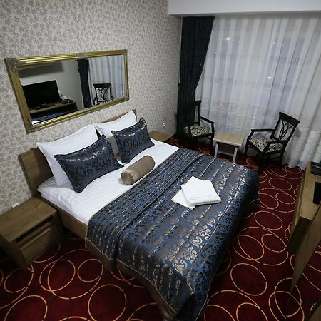 Hotel Pejton Pristina Buitenkant foto