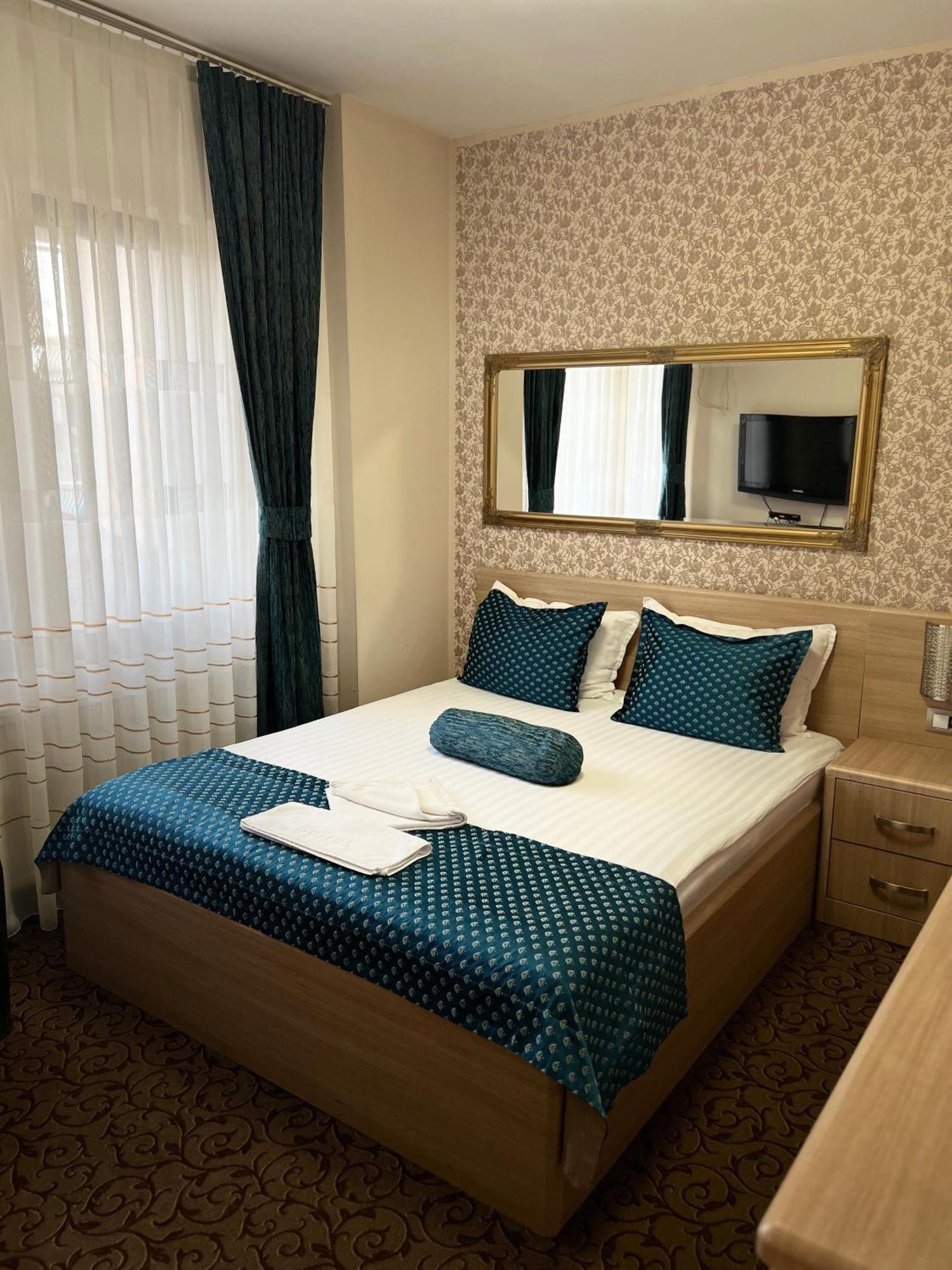 Hotel Pejton Pristina Buitenkant foto