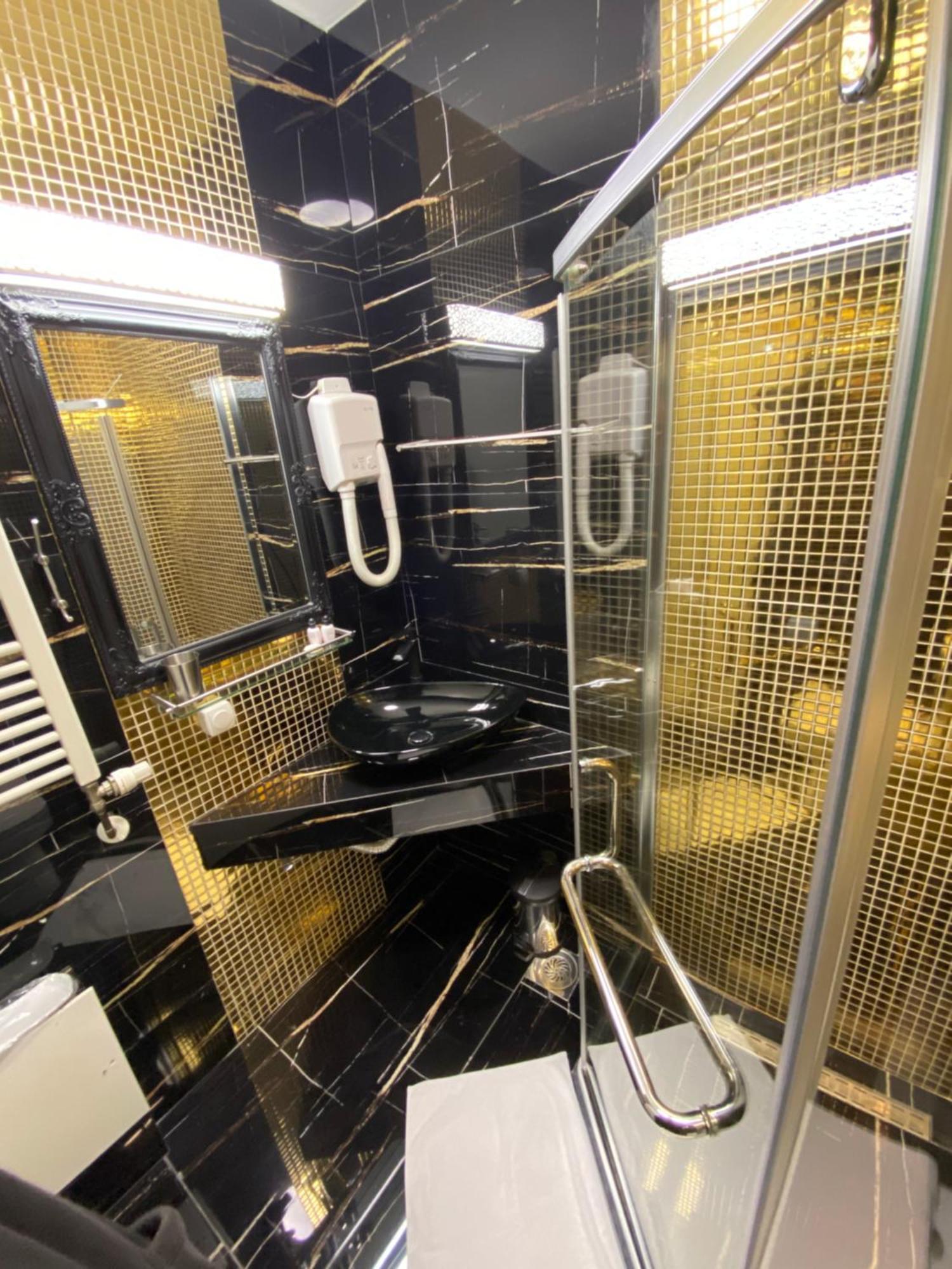 Hotel Pejton Pristina Buitenkant foto