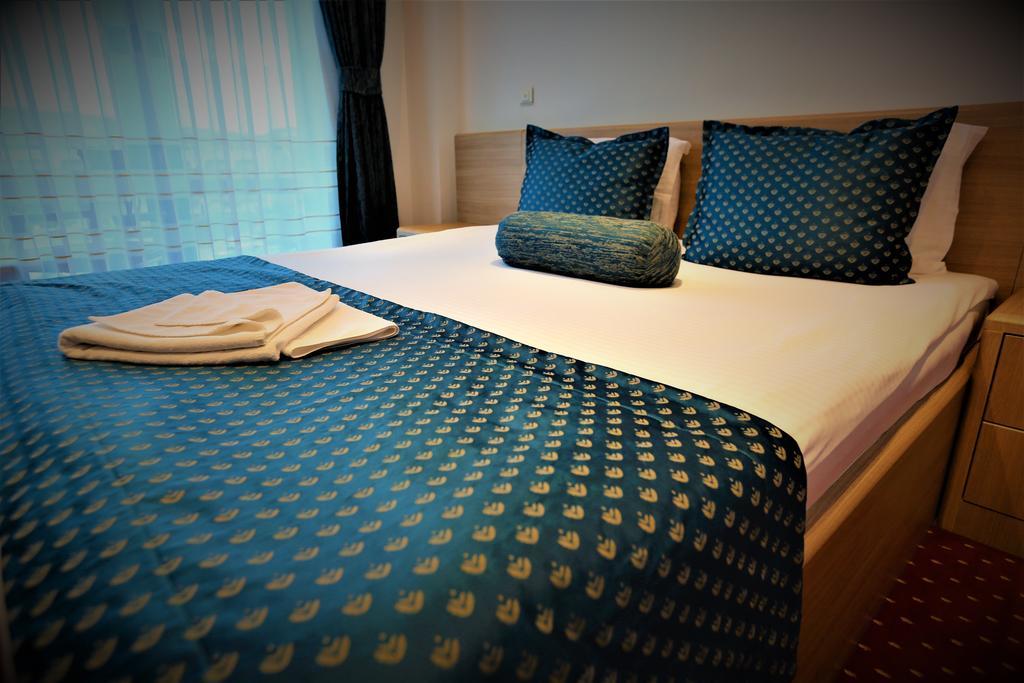Hotel Pejton Pristina Buitenkant foto
