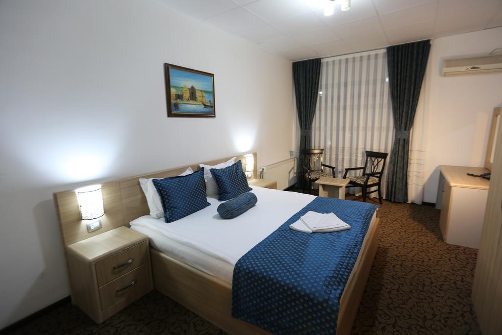 Hotel Pejton Pristina Buitenkant foto