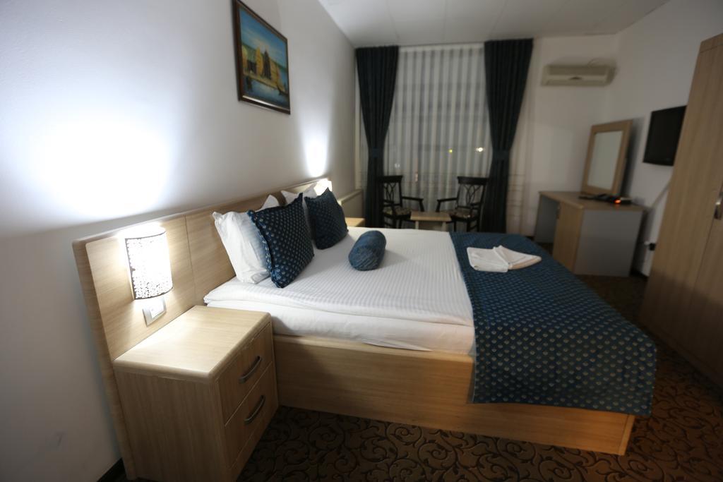 Hotel Pejton Pristina Buitenkant foto
