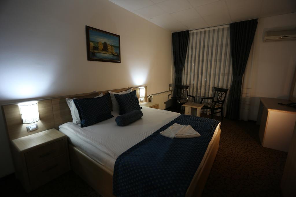 Hotel Pejton Pristina Buitenkant foto