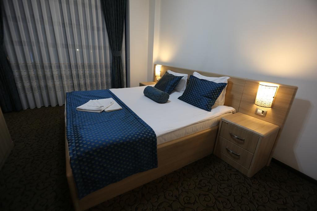 Hotel Pejton Pristina Buitenkant foto