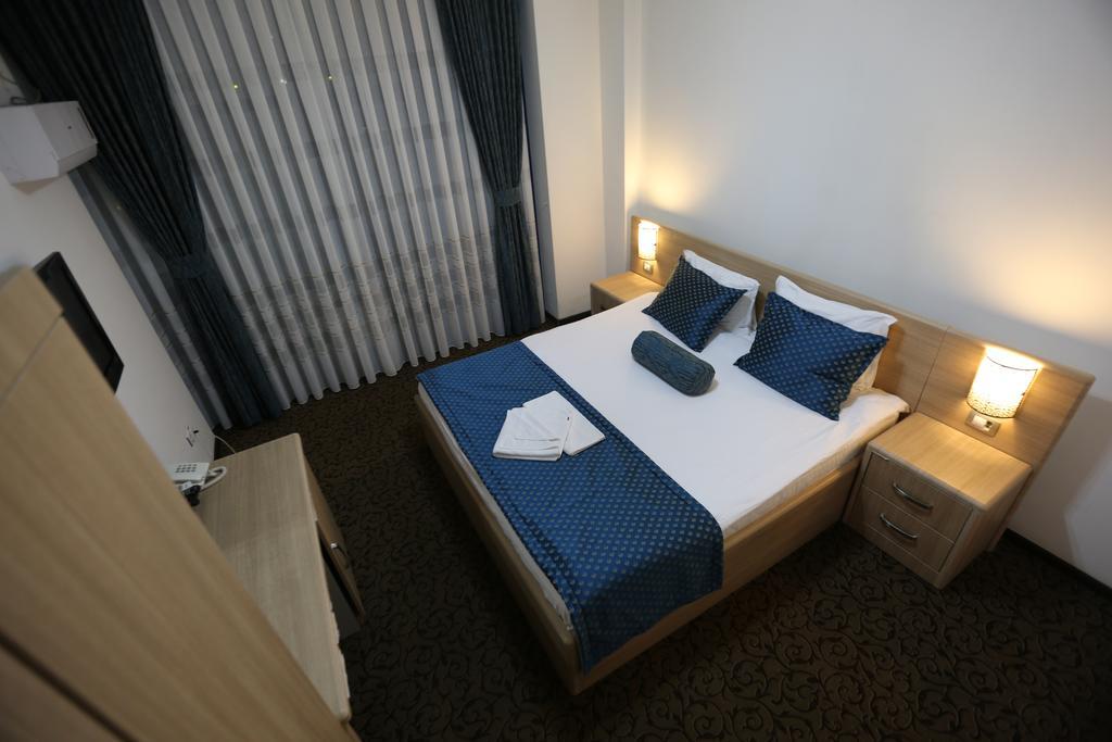 Hotel Pejton Pristina Buitenkant foto