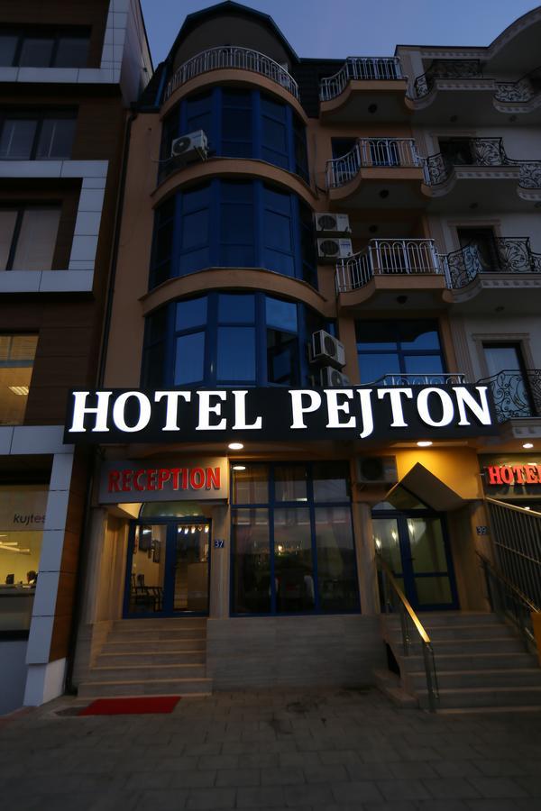 Hotel Pejton Pristina Buitenkant foto