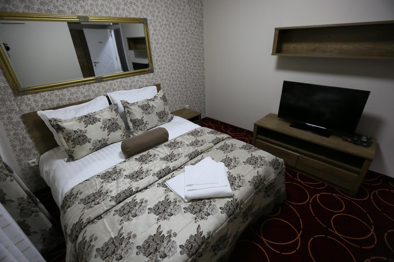 Hotel Pejton Pristina Buitenkant foto