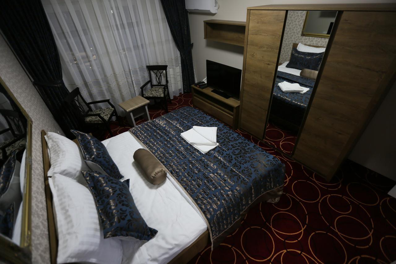 Hotel Pejton Pristina Buitenkant foto