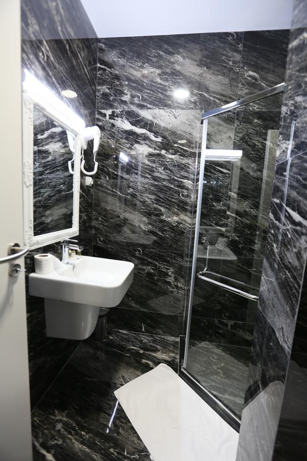 Hotel Pejton Pristina Buitenkant foto
